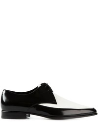 Chaussures derby en cuir noires et blanches