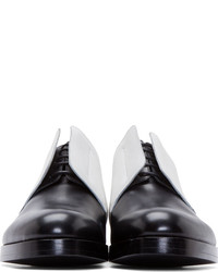 Chaussures derby en cuir noires et blanches Pierre Hardy