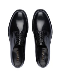 Chaussures derby en cuir noires Prada