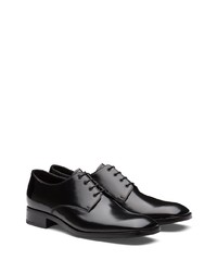 Chaussures derby en cuir noires Prada