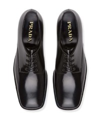 Chaussures derby en cuir noires Prada