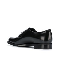 Chaussures derby en cuir noires Prada