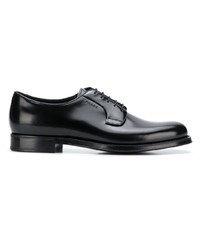 Chaussures derby en cuir noires Prada