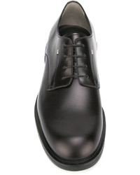 Chaussures derby en cuir noires Fendi