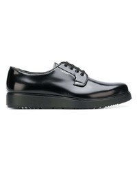 Chaussures derby en cuir noires Prada