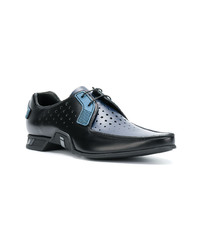 Chaussures derby en cuir noires Prada