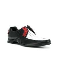 Chaussures derby en cuir noires Prada