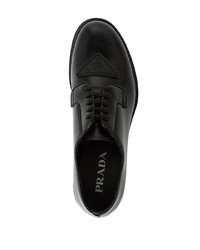 Chaussures derby en cuir noires Prada