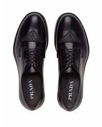 Chaussures derby en cuir noires Prada