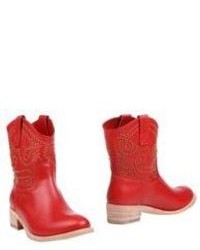 Chaussures en cuir ornées rouges