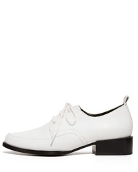 Chaussures richelieu en cuir blanches DKNY