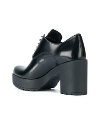Chaussures richelieu en cuir épaisses noires Prada