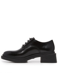 Chaussures richelieu en cuir noires DKNY