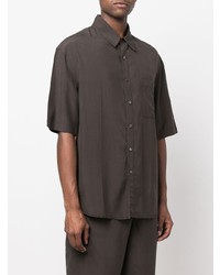 Chemise à manches courtes en soie marron foncé Lemaire