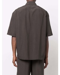 Chemise à manches courtes en soie marron foncé Lemaire