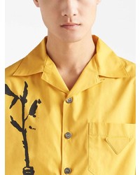Chemise à manches courtes imprimée jaune Prada