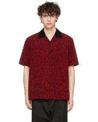Chemise à manches courtes imprimée rouge et noir Sacai