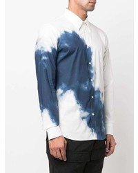 Chemise à manches longues imprimée tie-dye blanc et bleu marine Alexander McQueen