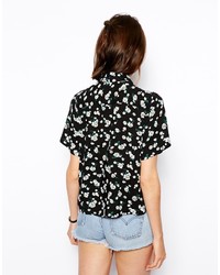 Chemise boutonnée à manches courtes à fleurs noire et blanche Asos