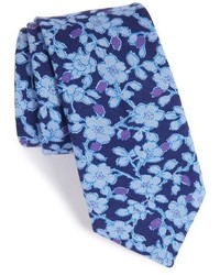 Cravate à fleurs bleu clair