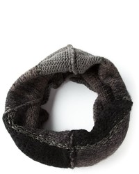Écharpe en tricot gris foncé