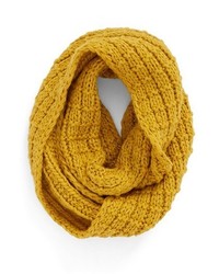 Écharpe en tricot jaune