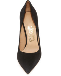 Escarpins en daim noirs Salvatore Ferragamo