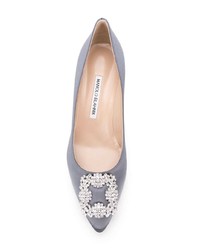 Escarpins en satin ornés bleu clair Manolo Blahnik