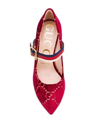 Escarpins en velours rouges Gucci