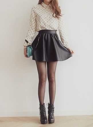 Comment porter une pochette en cuir turquoise