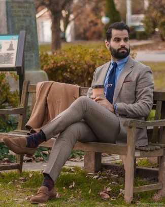 Comment porter des chaussettes à losanges quand il fait frais