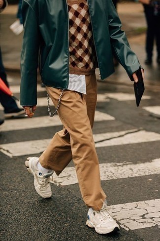 Comment porter un pull à losanges pour un style decontractés quand il fait chaud