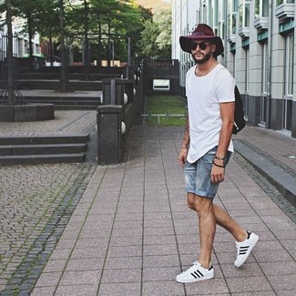 Comment porter un sac à dos quand il fait très chaud