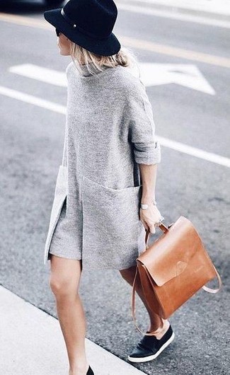 Comment porter un sac à dos beige