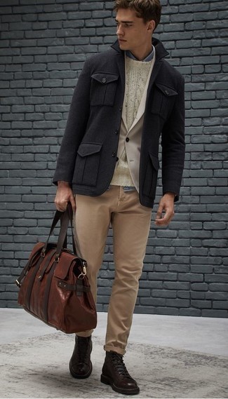 Un jean à porter avec un blazer beige quand il fait frais