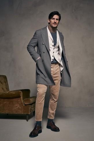 Un jean à porter avec un blazer beige quand il fait frais