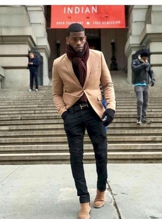 Un jean à porter avec un blazer beige quand il fait frais