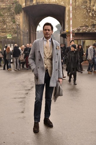 Un jean à porter avec un blazer beige quand il fait frais