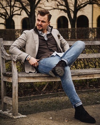 Un jean à porter avec un blazer beige quand il fait frais