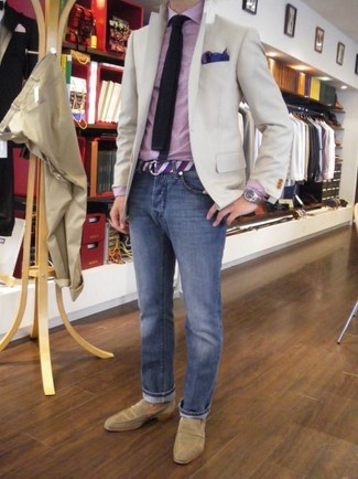 Des slippers à porter avec un blazer beige