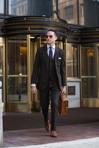 Comment porter une serviette beige pour un style elégantes