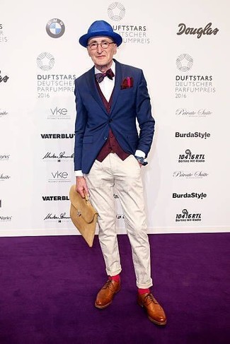 Comment porter une serviette beige pour un style elégantes