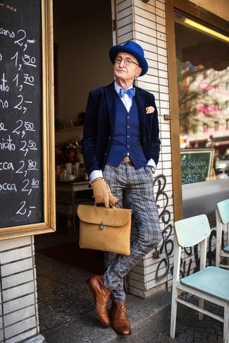 Comment porter une serviette beige pour un style elégantes