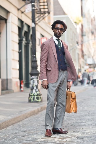 Comment porter une serviette beige pour un style elégantes