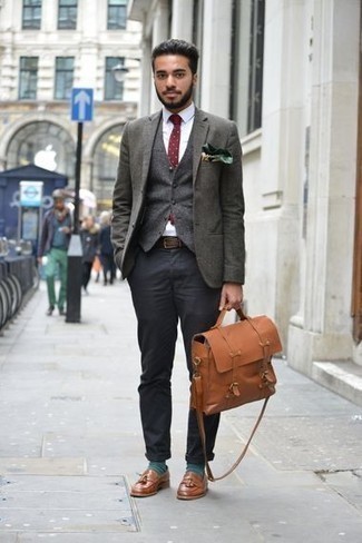 Comment porter une serviette beige pour un style elégantes