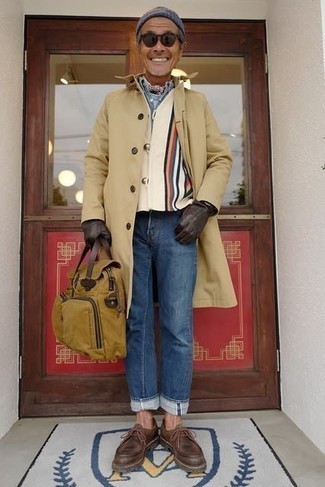 Comment porter une serviette beige quand il fait frais