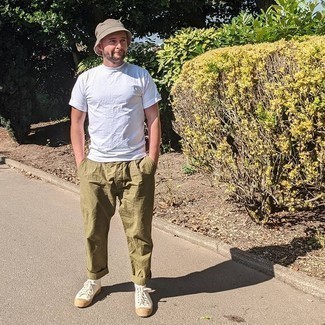Comment porter un bob beige quand il fait très chaud