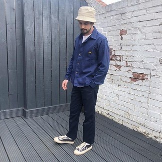 Comment porter un bob beige au printemps