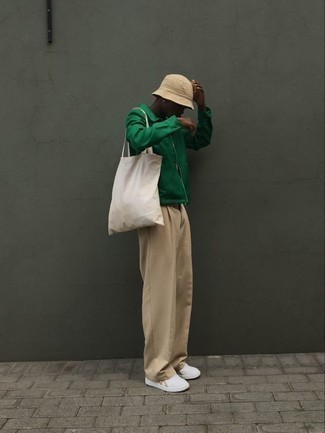 Comment porter un bob beige au printemps