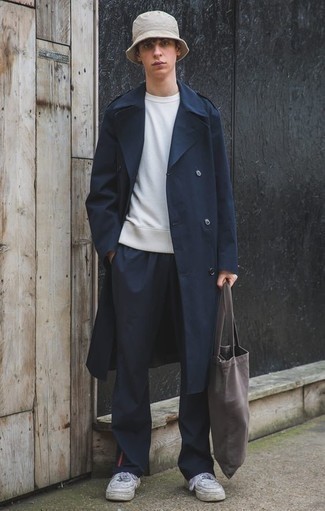 Comment porter un bob beige au printemps